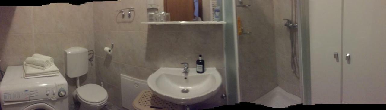 Studio Apartman Lara *** Osijek Extérieur photo