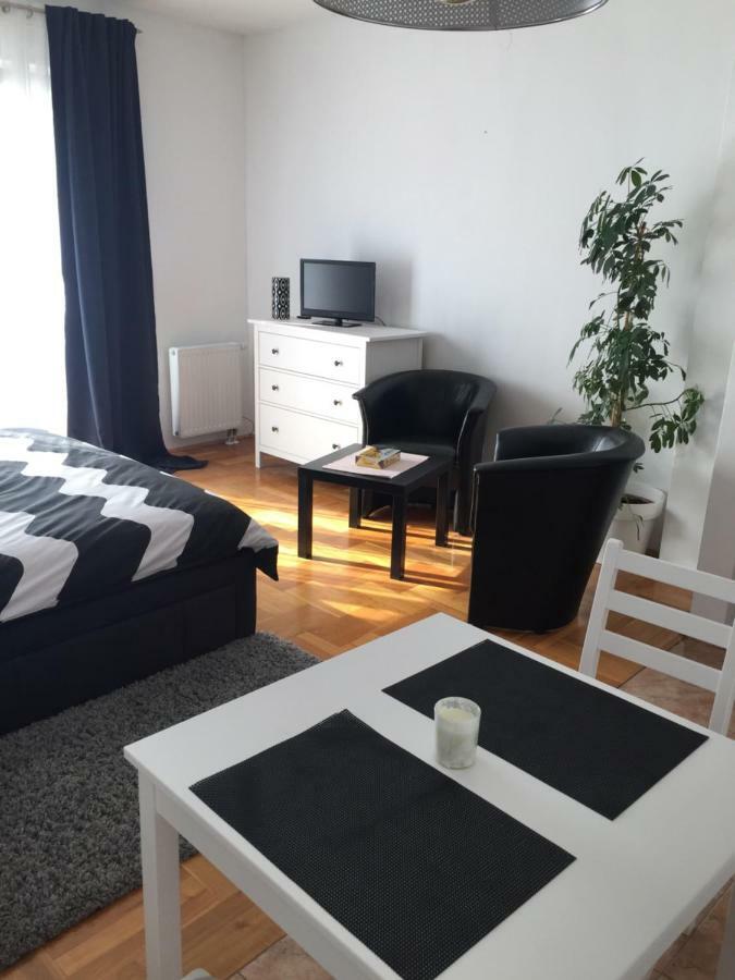 Studio Apartman Lara *** Osijek Extérieur photo
